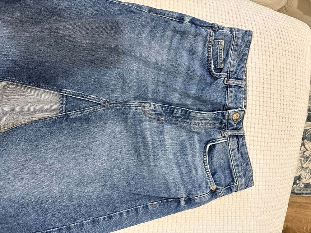 Levi's - Picture 2 of 5